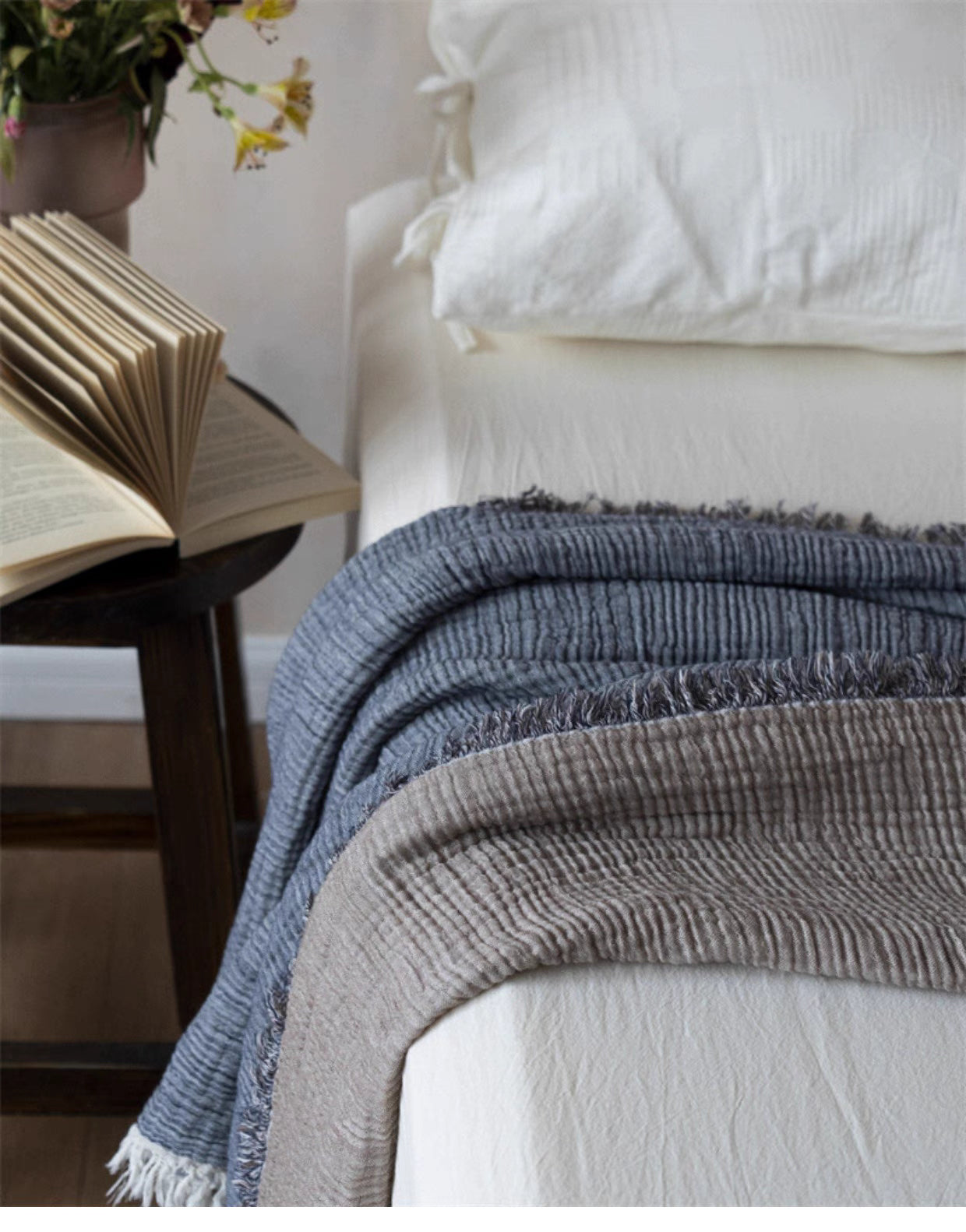 Cozy Dual-Color Cotton Throw Blanket – Reversible & Lightweight