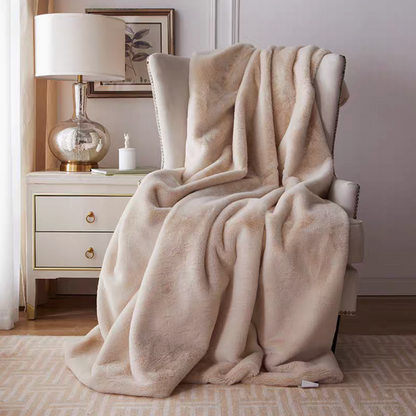 Pluche Reversible Faux Fur Throw