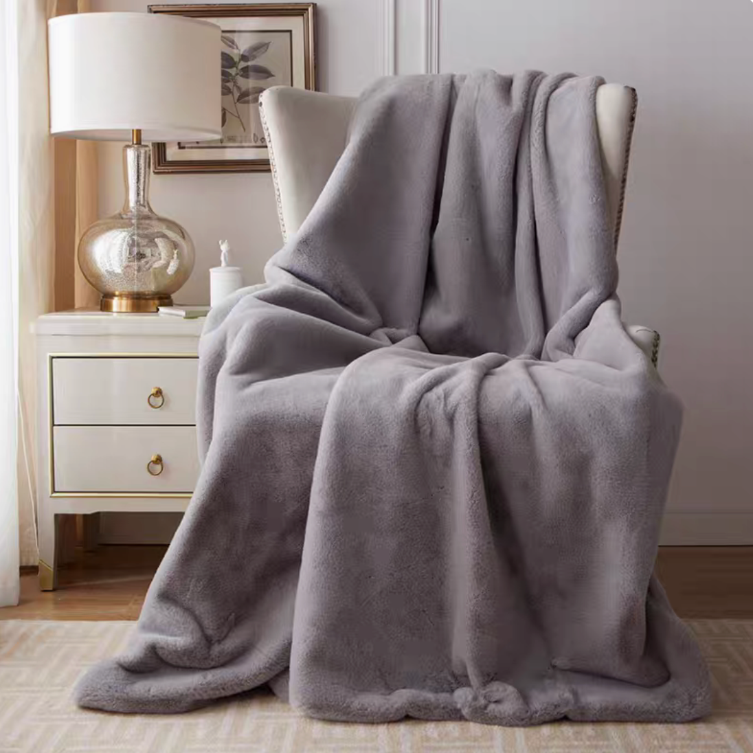 Pluche Reversible Faux Fur Throw