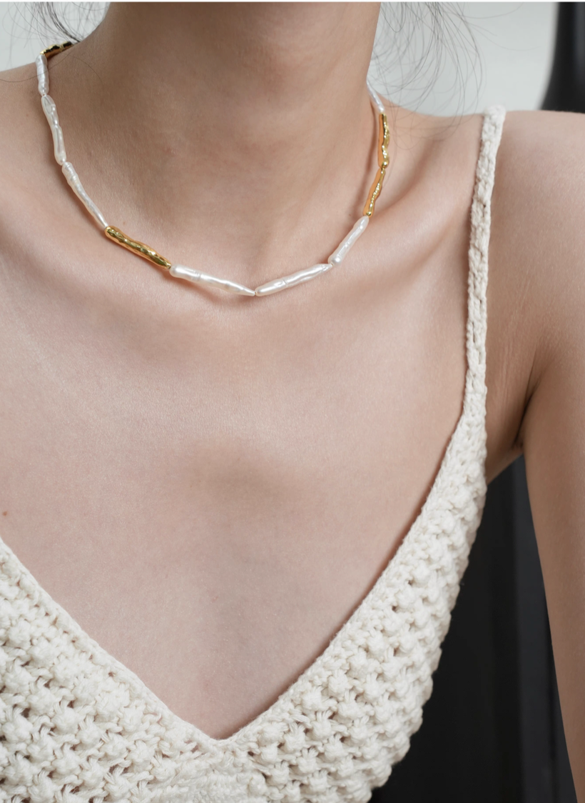 Elegant Baroque Pearl &amp; Gold Choker