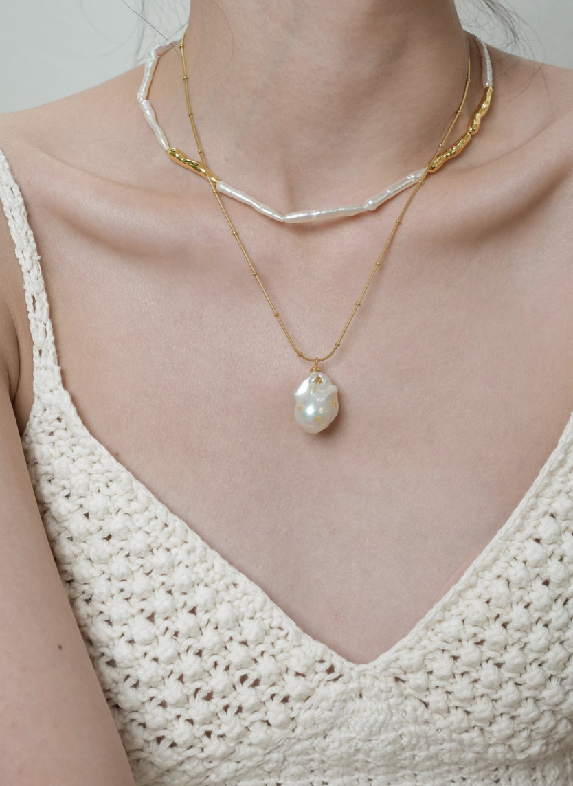 Elegant Baroque Pearl &amp; Gold Choker