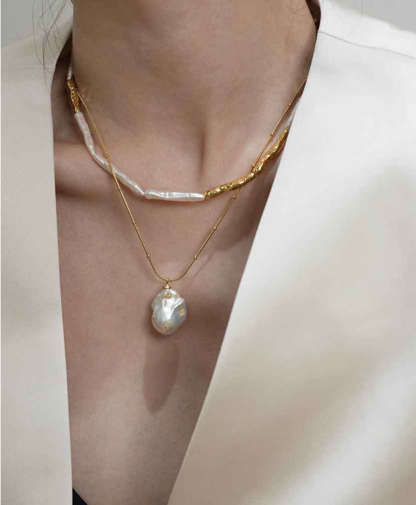 Elegant Baroque Pearl &amp; Gold Choker