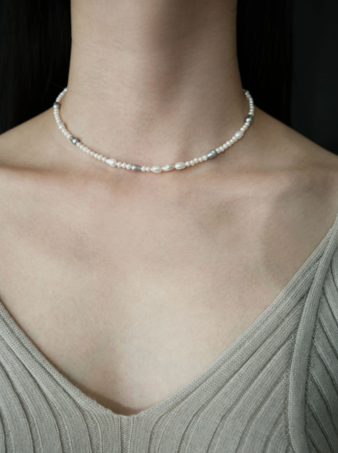 Elegant Baroque Pearl Choker