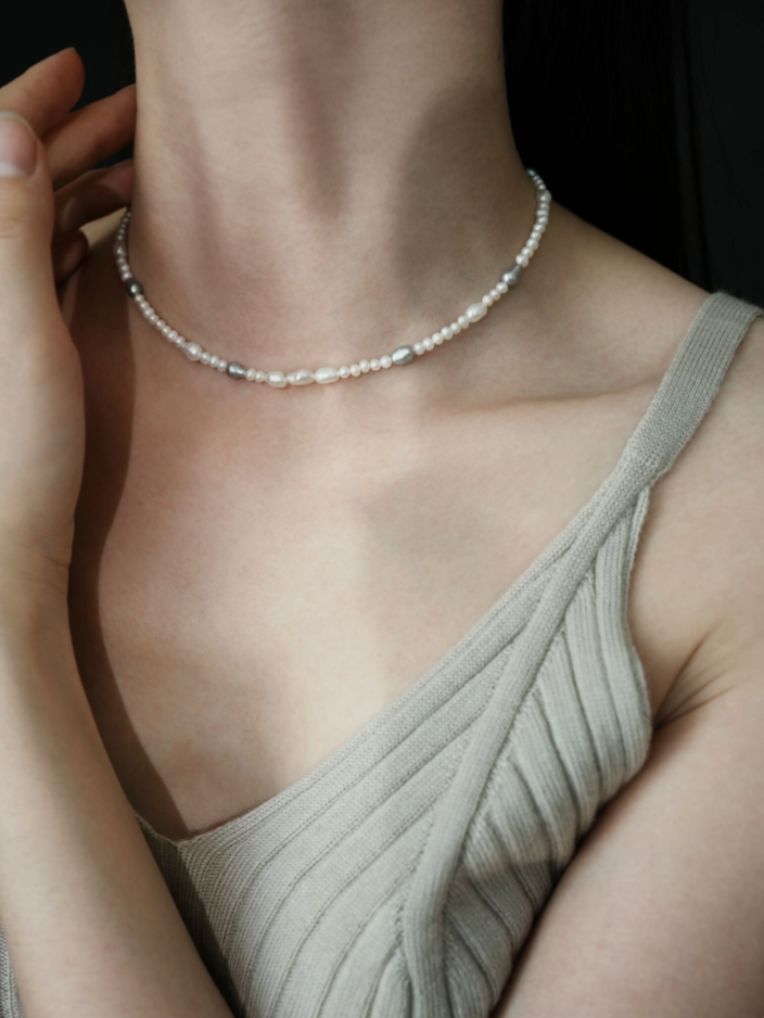 Elegant Baroque Pearl Choker